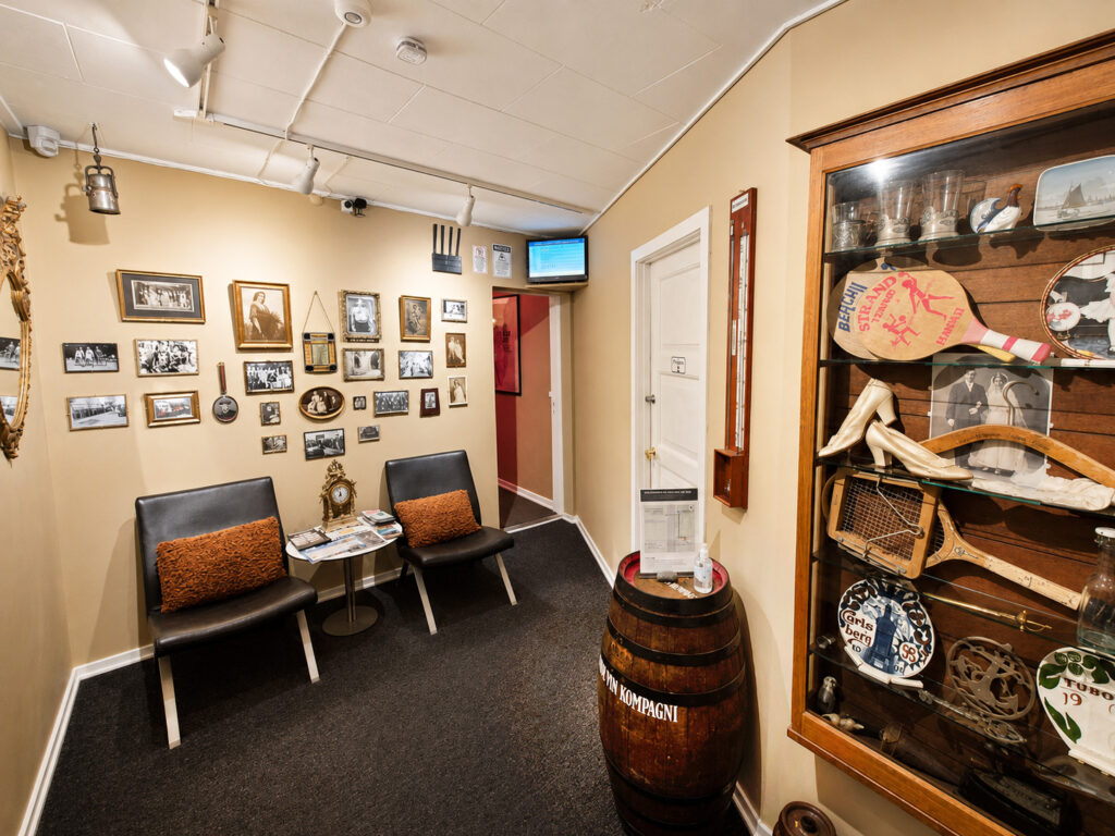 Entrance hall viewed from the main entrance