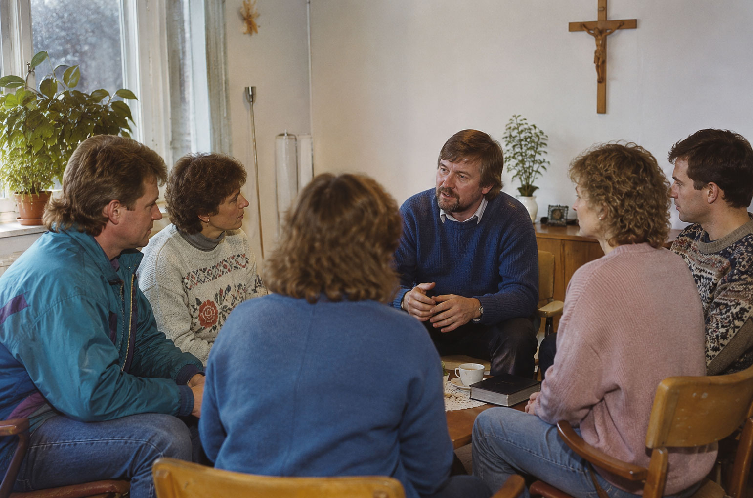 Period-inspired image of a small Pentecostal meeting connected to the history of Amager Landevej 25