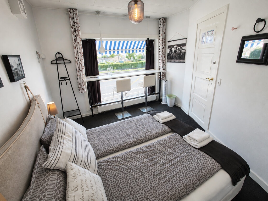 Room 2 with street view at Vintage Blue House Copenhagen
