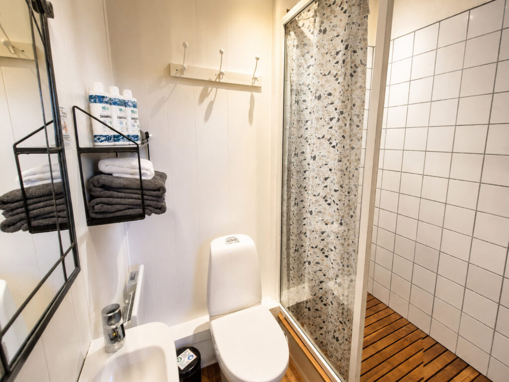 Private bathroom in Room 5 at Vintage Blue House Copenhagen